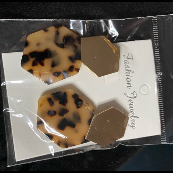 tortoise geometric acrylic drop earrings - Picture 5 of 6